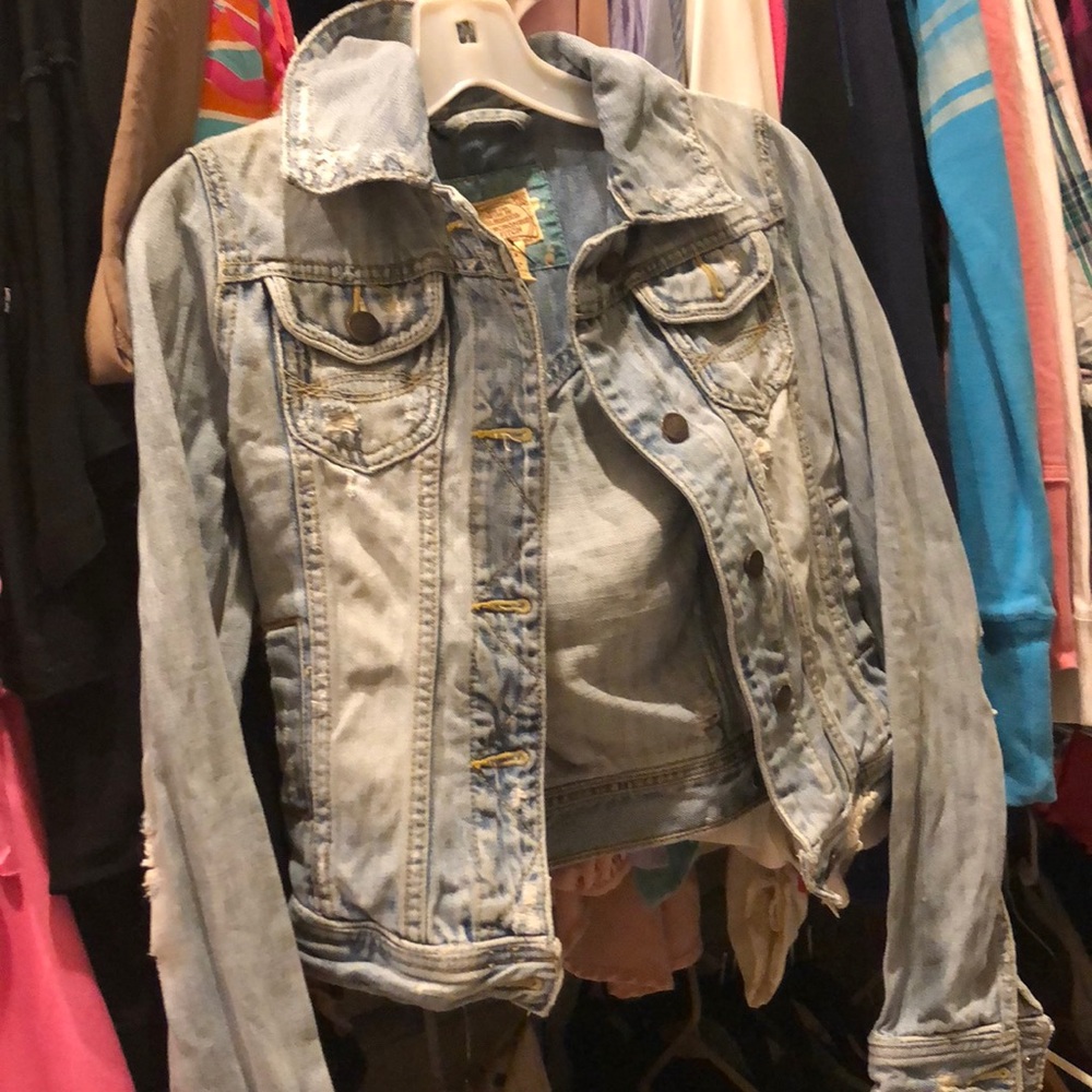 Distressed jean jacket - Picture 1 of 8